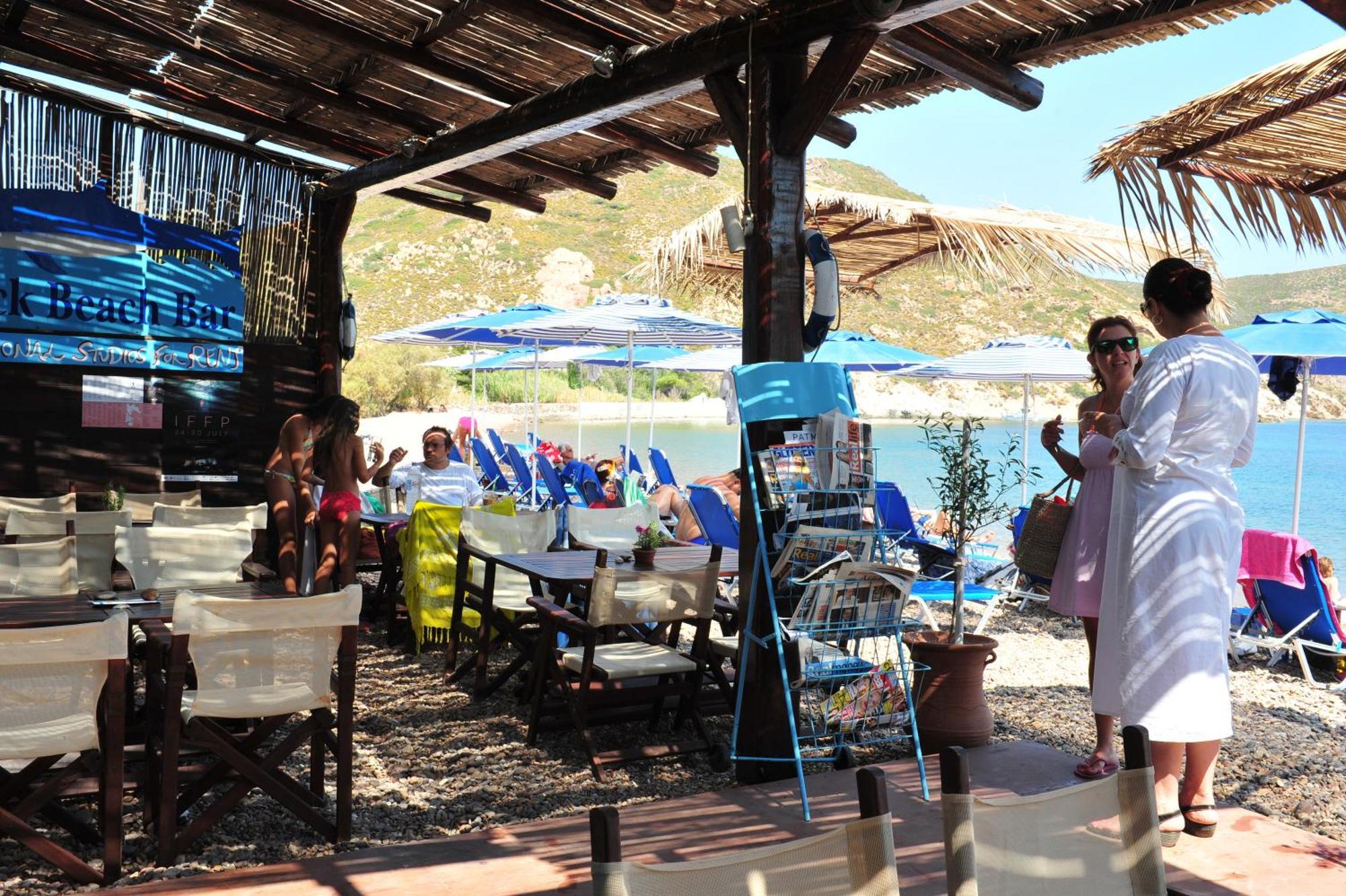 Beachfront Lampis Dolphin 4 Скала Екстериор снимка