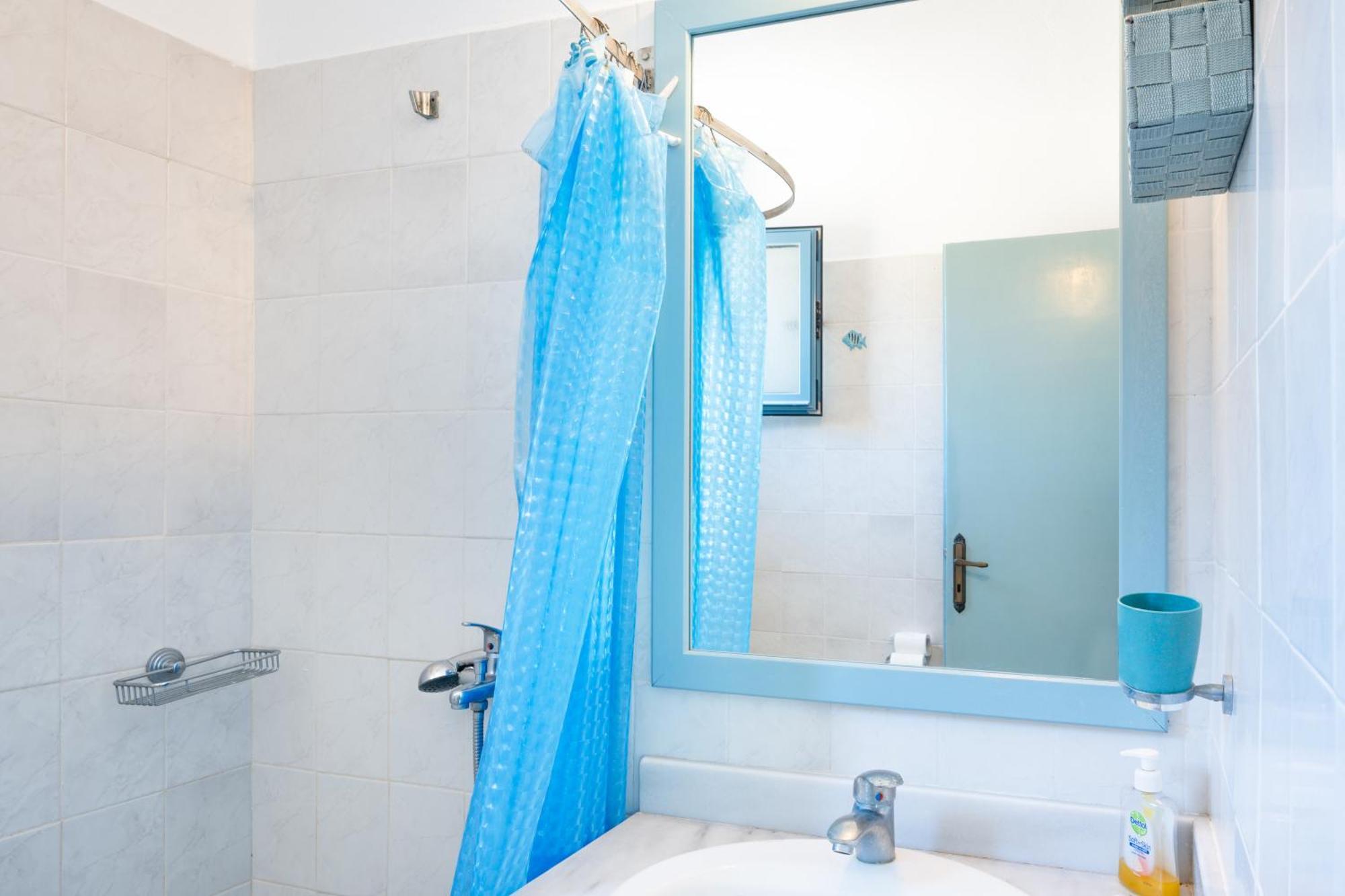 Beachfront Lampis Dolphin 4 Скала Екстериор снимка