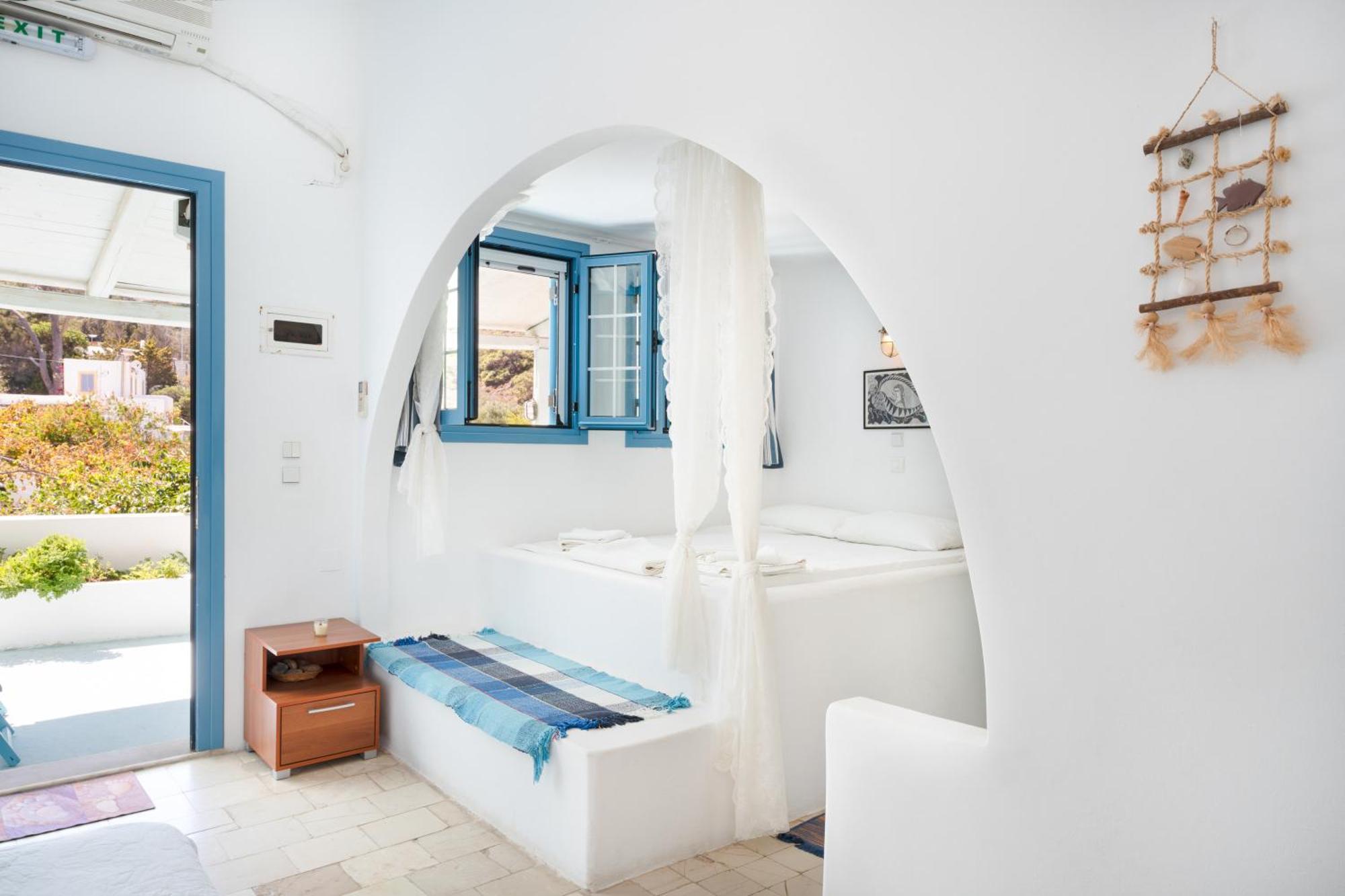 Beachfront Lampis Dolphin 4 Скала Екстериор снимка