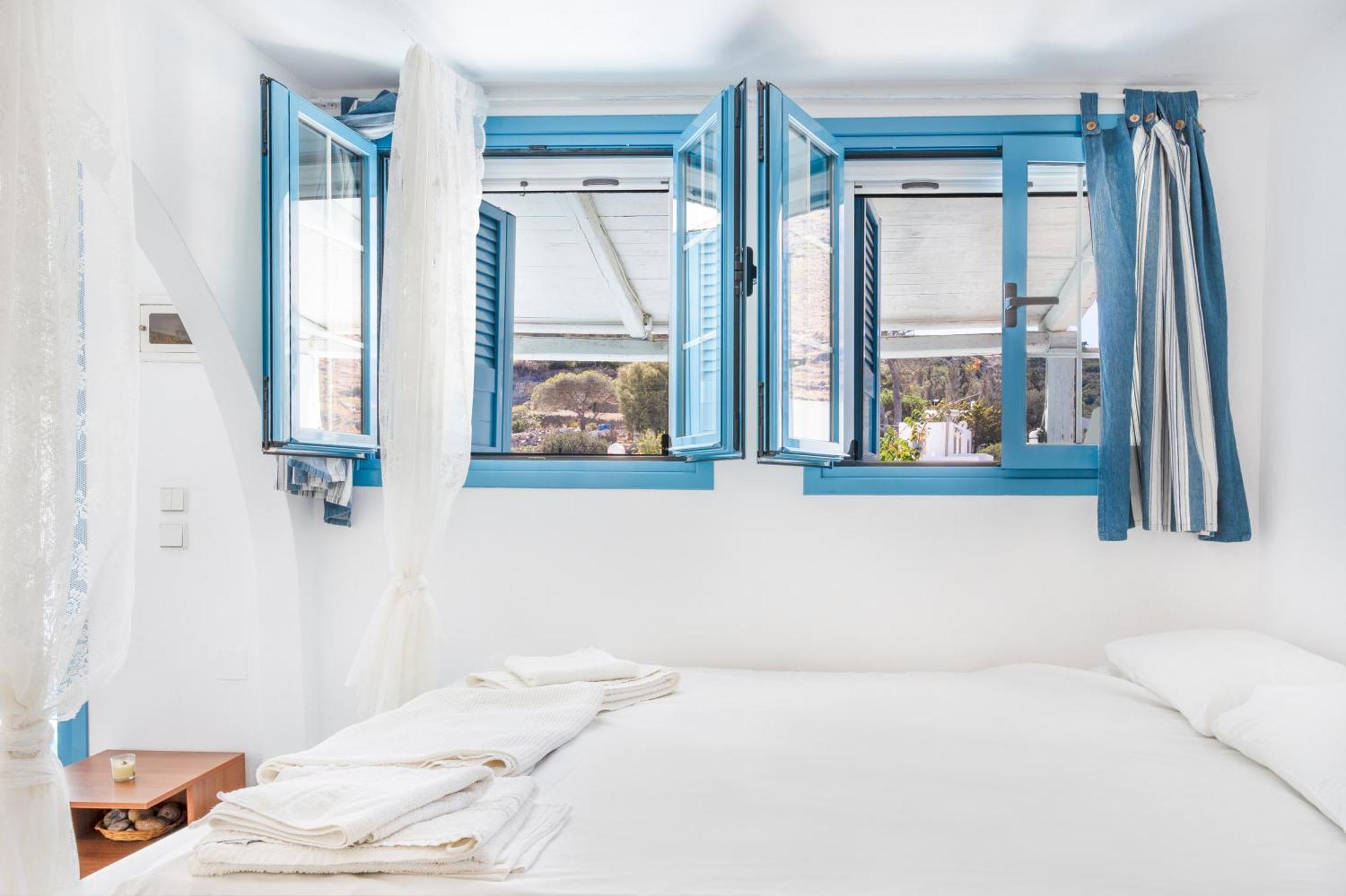 Beachfront Lampis Dolphin 4 Скала Екстериор снимка