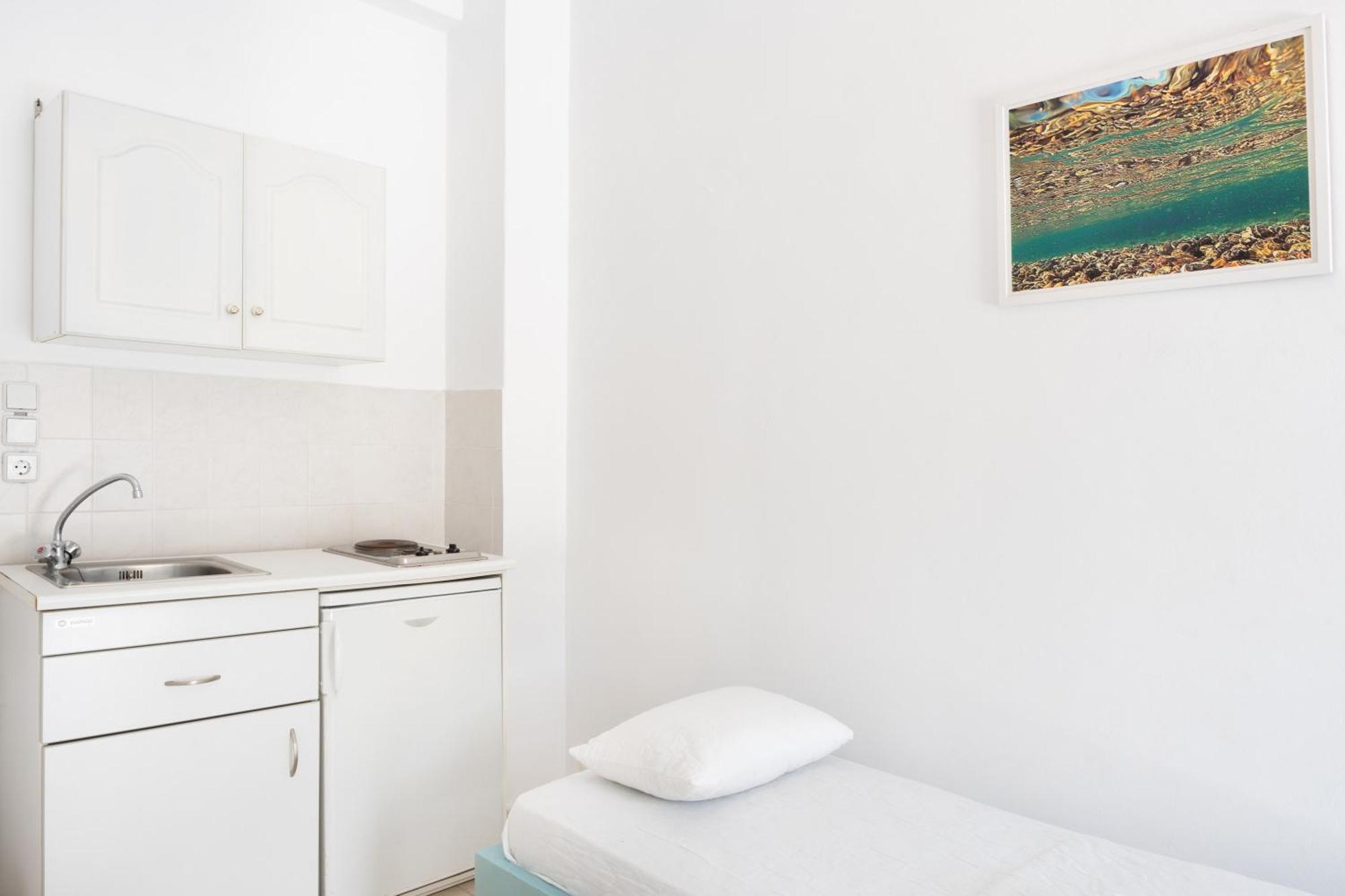Beachfront Lampis Dolphin 4 Скала Екстериор снимка