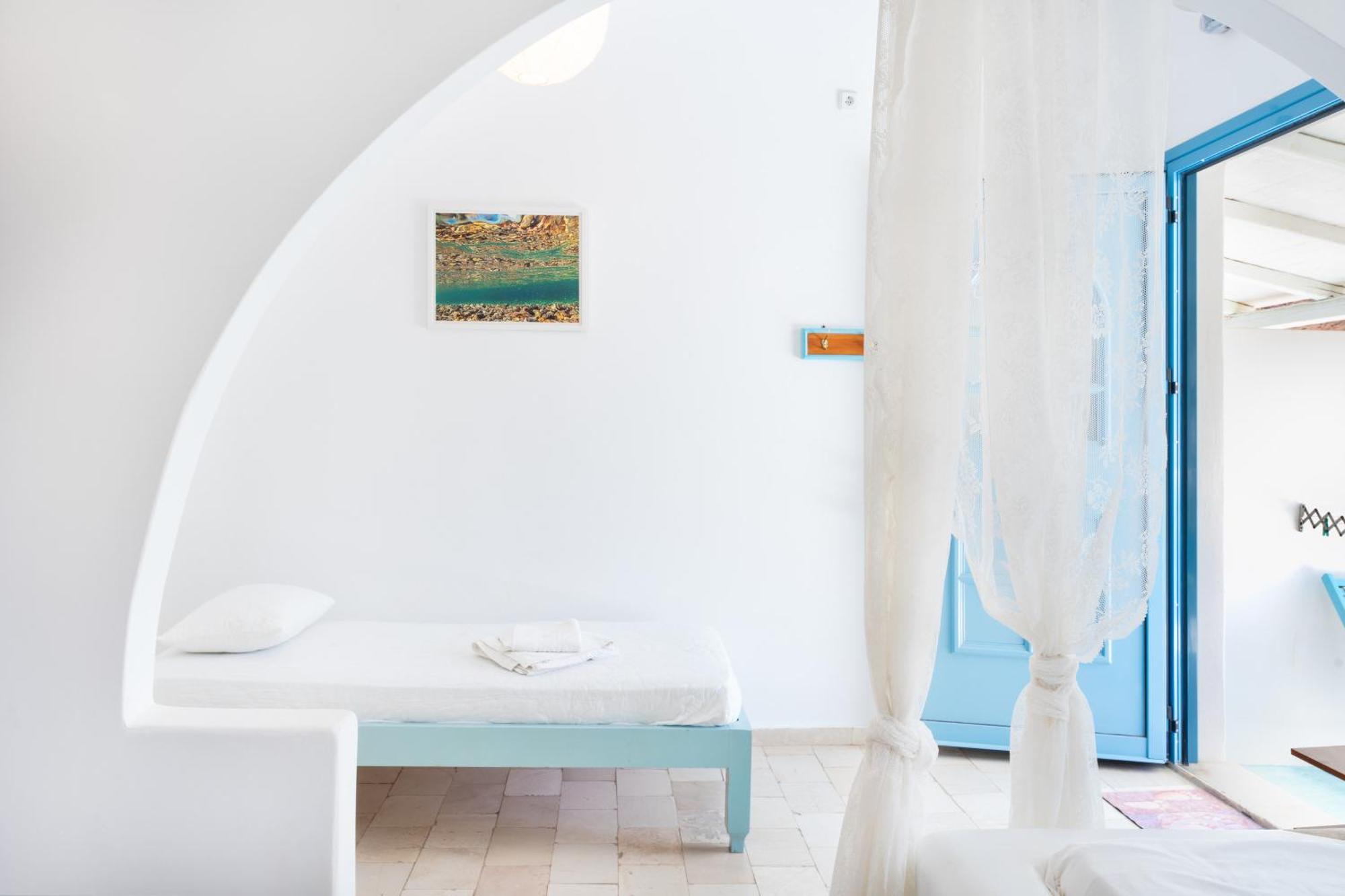 Beachfront Lampis Dolphin 4 Скала Екстериор снимка