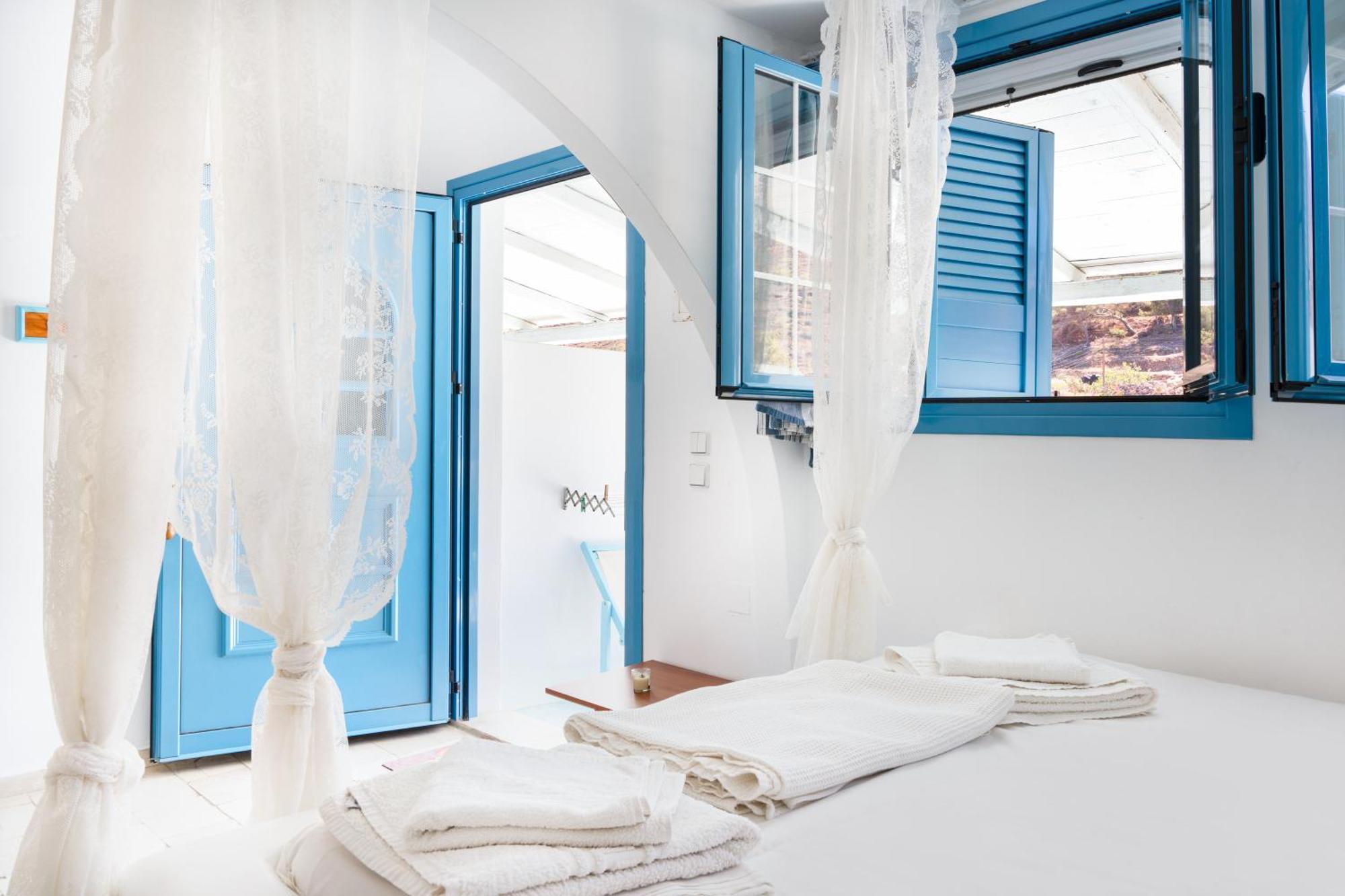 Beachfront Lampis Dolphin 4 Скала Екстериор снимка