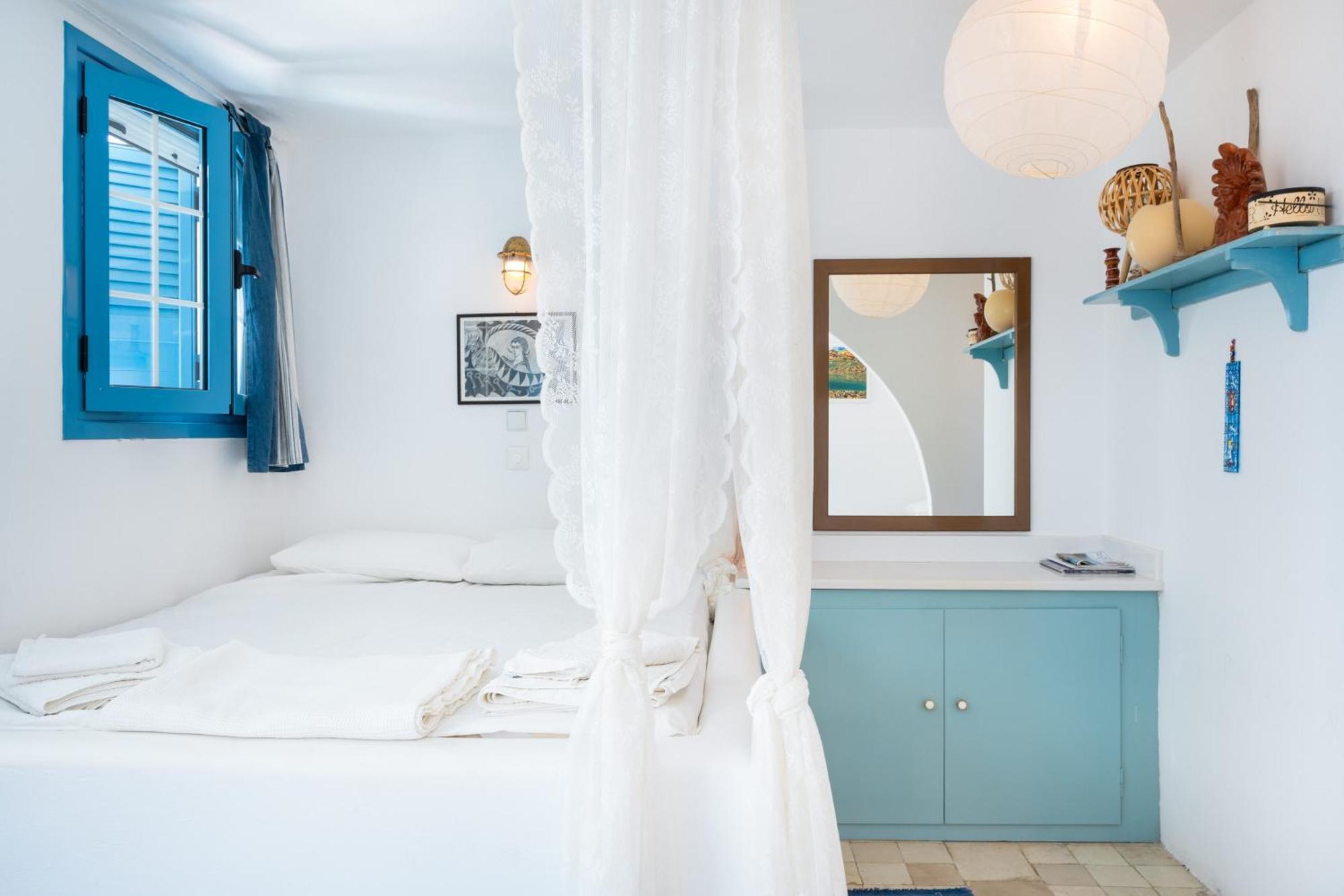 Beachfront Lampis Dolphin 4 Скала Екстериор снимка