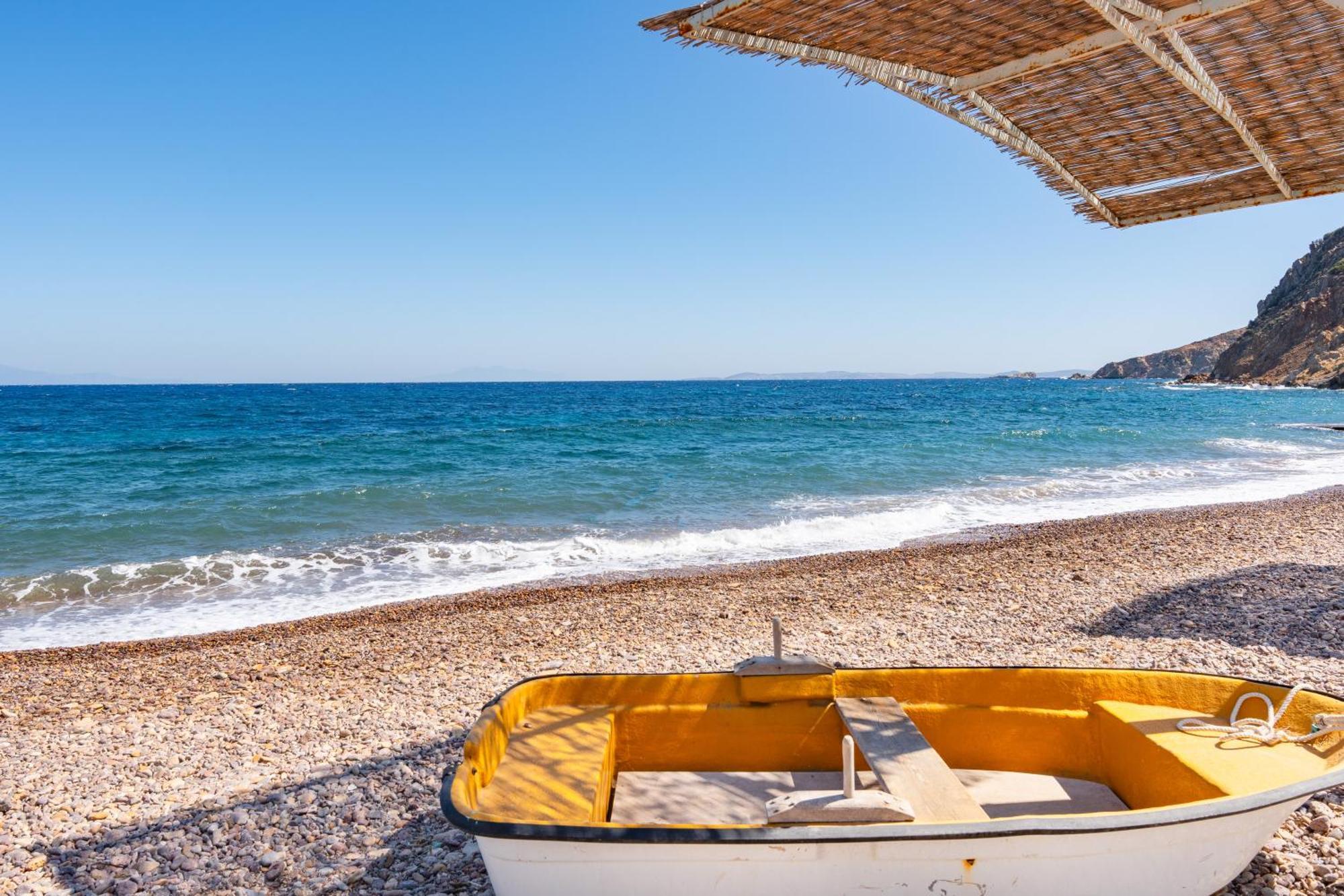 Beachfront Lampis Dolphin 4 Скала Екстериор снимка
